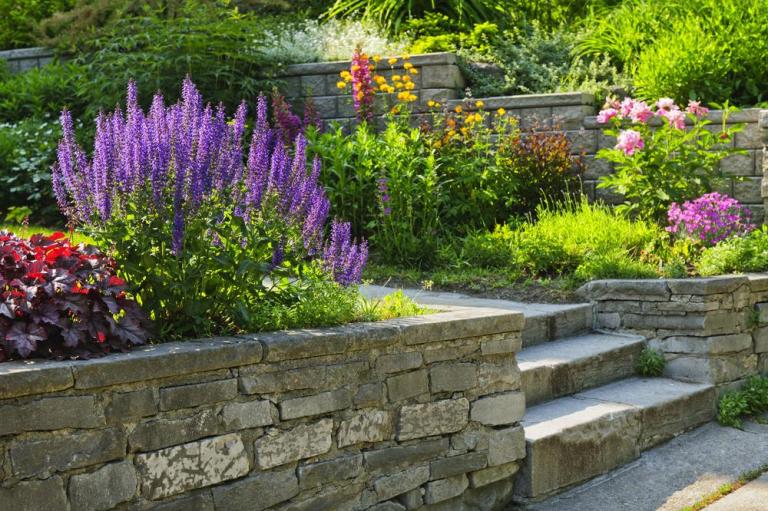 Maçonnerie paysagère : quels travaux pour embellir votre jardin ?